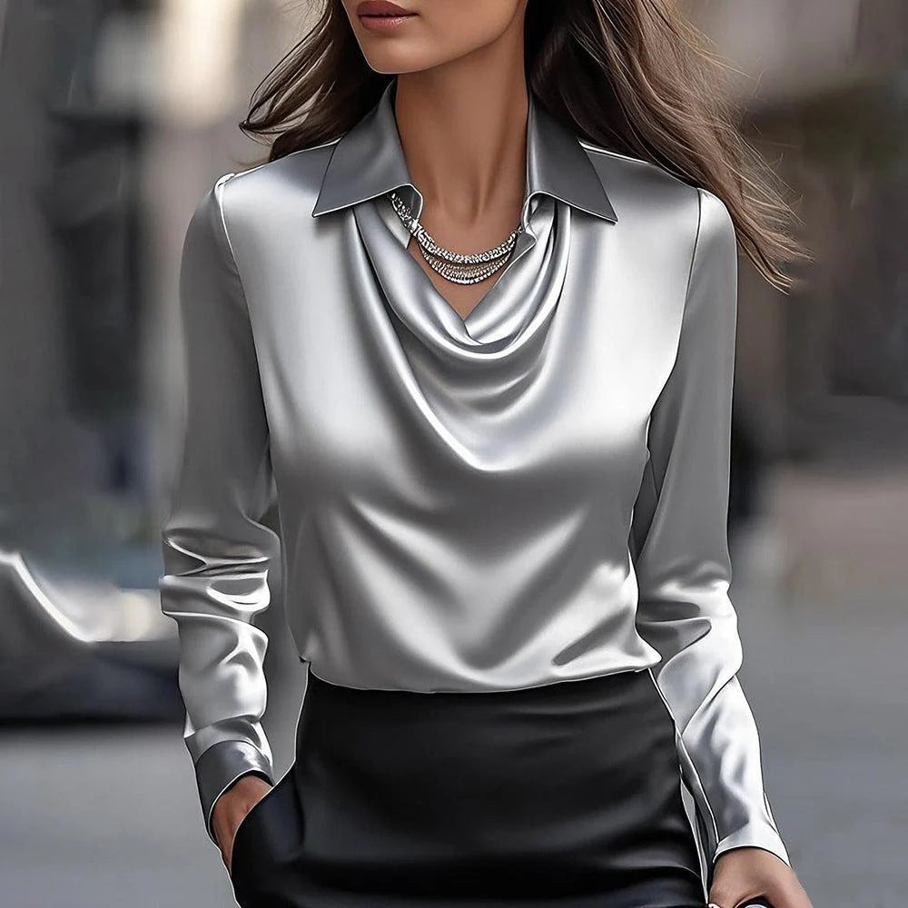 Blusa elegante con escote y diseño minimalista