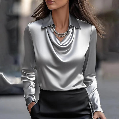 Blusa elegante con escote y diseño minimalista
